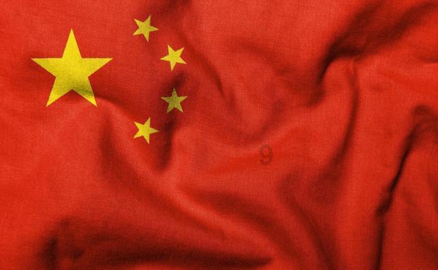 救援受困的长颈鹿
